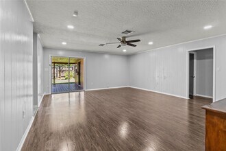 2202 Colonial Ct N in League City, TX - Foto de edificio - Building Photo