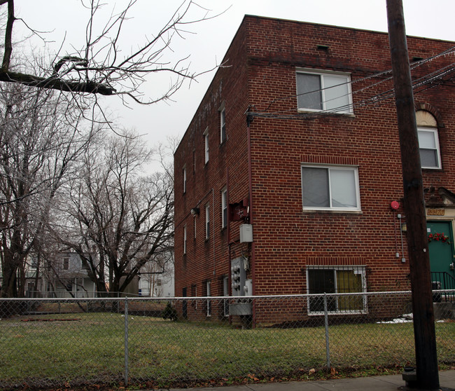 3366 Brothers Pl SE in Washington, DC - Foto de edificio - Building Photo