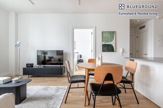 550 W 54th St in New York, NY - Building Photo - Building Photo