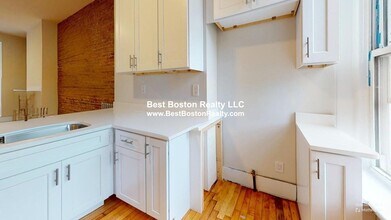 37 Laurel St in Somerville, MA - Building Photo - Building Photo