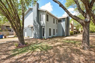 6020 Westcreek Dr in Austin, TX - Building Photo