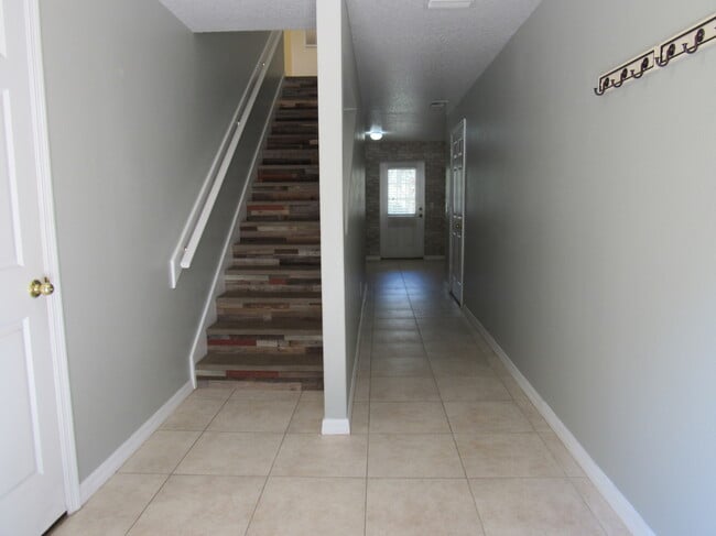 828 S Duss St in New Smyrna Beach, FL - Building Photo - Building Photo