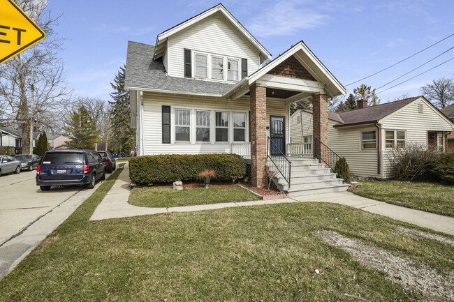 2322 Spring St, Unit 2322 Spring St.