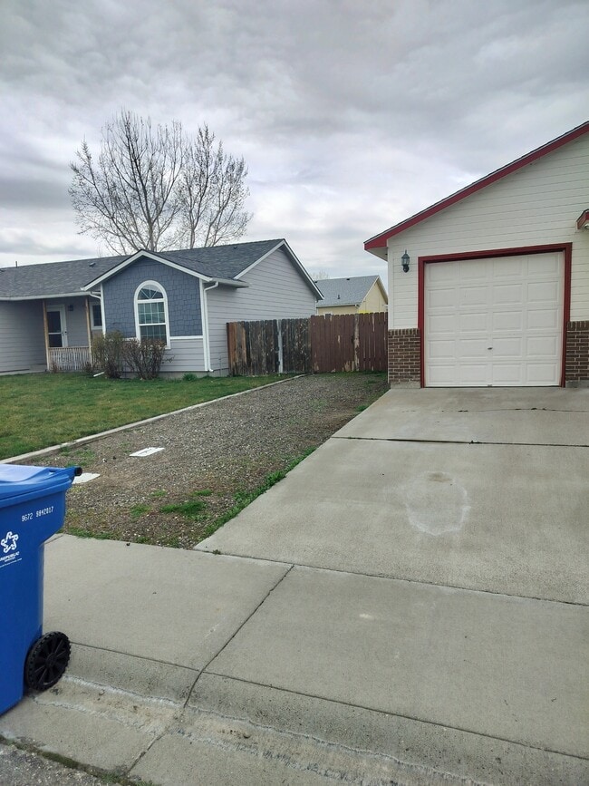 1415 Chelsey Cir in Mountain Home, ID - Building Photo - Building Photo