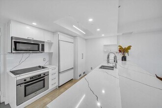 50 Biscayne Blvd in Miami, FL - Building Photo - Building Photo