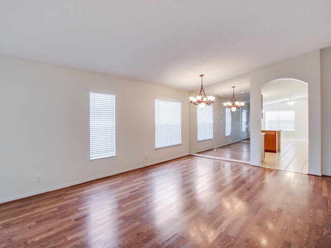 1453 NW 208th Terrace in Pembroke Pines, FL - Foto de edificio - Building Photo