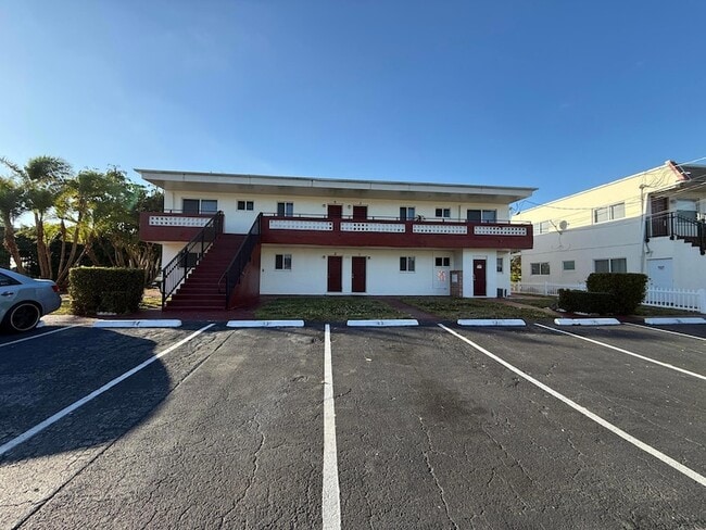 1231 W River Dr, Unit 1-4 in Margate, FL - Foto de edificio - Building Photo