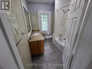 9 Proctor Blvd in Hamilton, ON - Building Photo - Building Photo