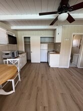 506 E Sunny Hills Rd, Unit Guest Home Studio in Fullerton, CA - Building Photo - Building Photo