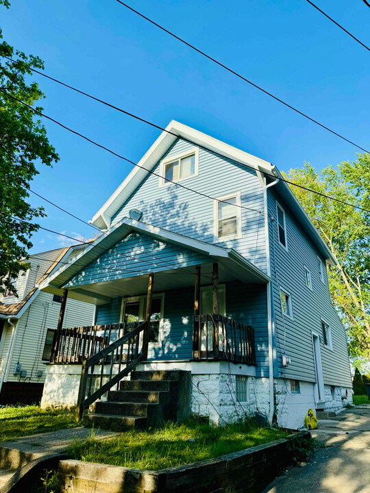 1085 Herberich Ave in Akron, OH - Foto de edificio