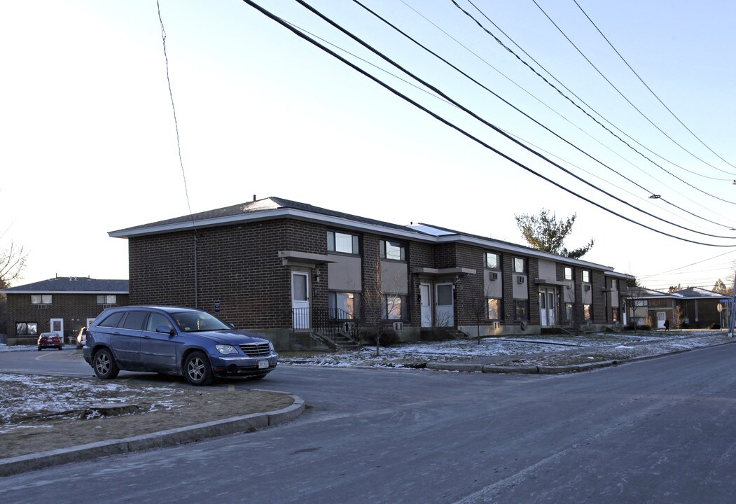 Pelham Apartments in Framingham, MA - Building Photo