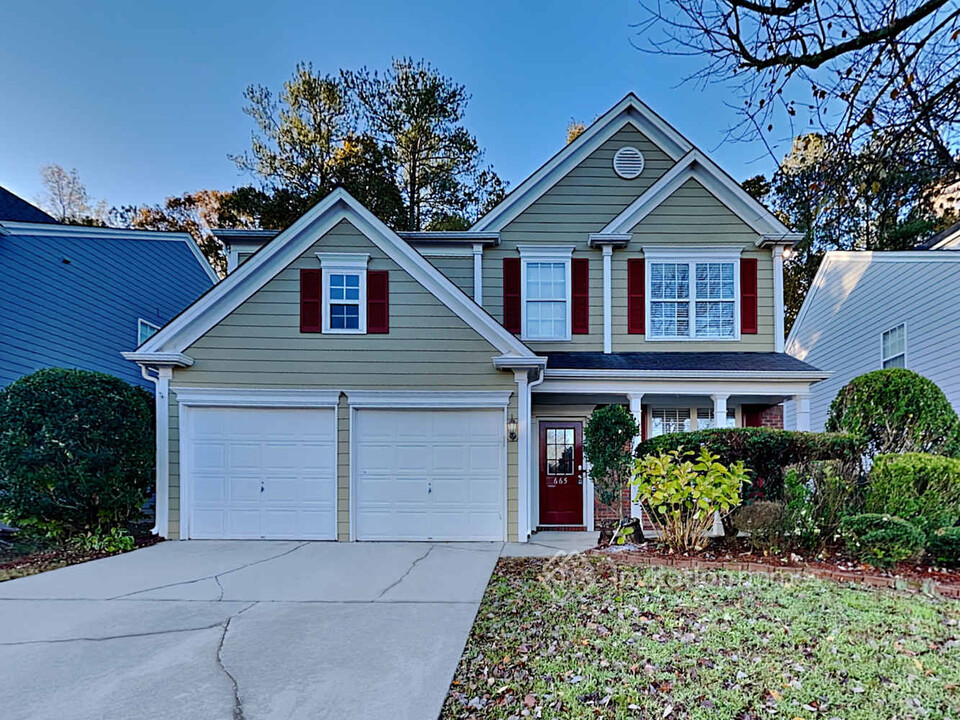 665 Alstonefield Dr in Alpharetta, GA - Building Photo