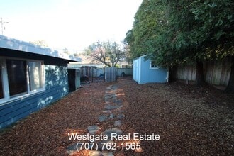 1100 Mountain View Ave in Petaluma, CA - Building Photo - Building Photo