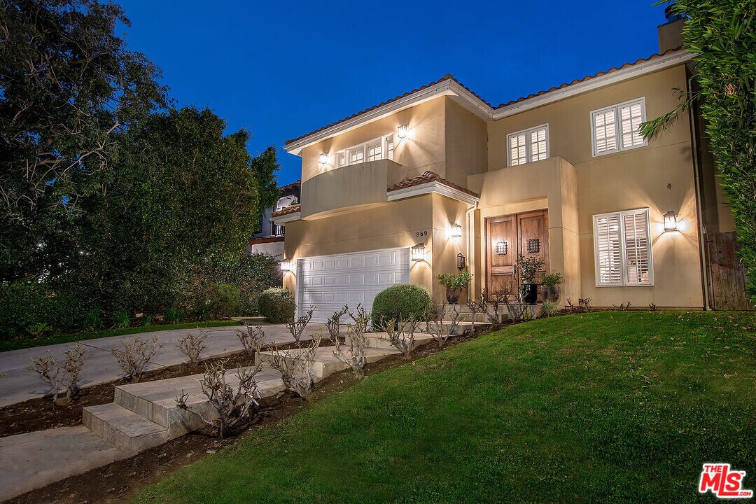 969 S Carmelina Ave in Los Angeles, CA - Building Photo