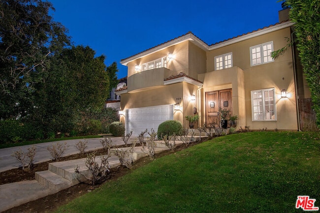 property at 969 S Carmelina Ave