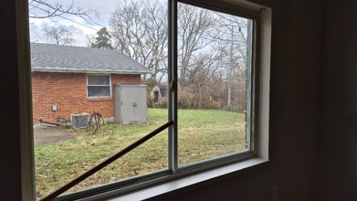 1118 Crocus Dr, Unit B in Dayton, OH - Building Photo - Building Photo