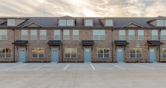 1000 Henry Pl Blvd in Clarksville, TN - Foto de edificio - Building Photo