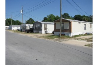 Isle of View Mobile Home Park in Panama City Beach, FL - Building Photo - Building Photo