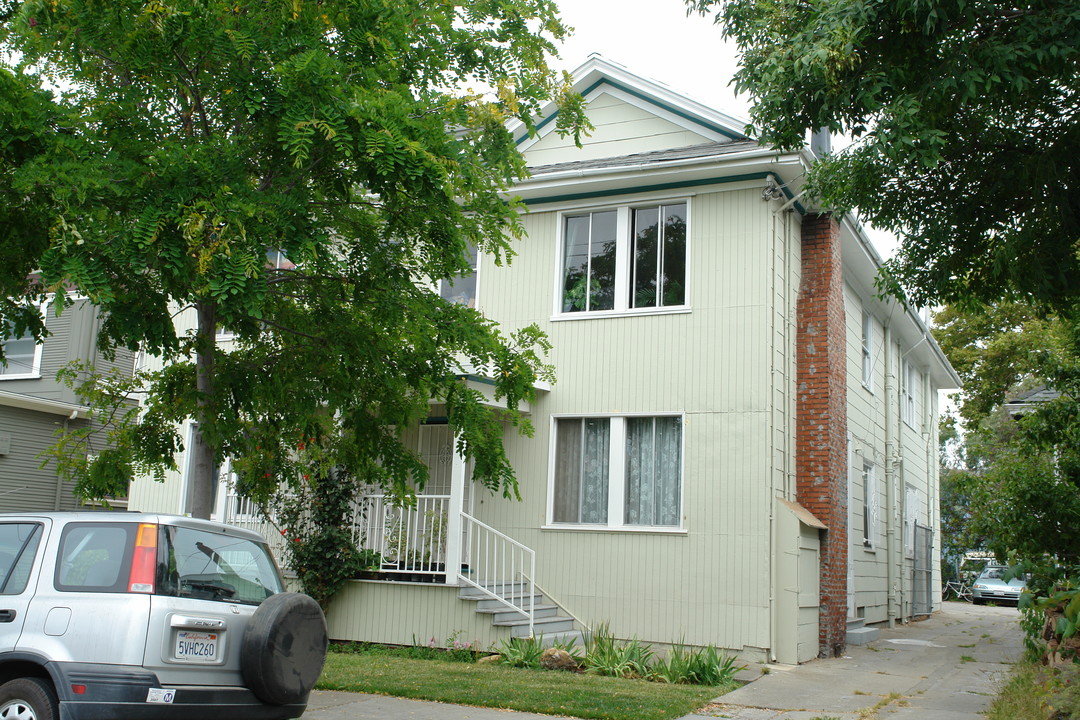 1889 Harmon St in Berkeley, CA - Building Photo