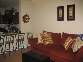 2934 SW 35th Pl, Unit 21 in Gainesville, FL - Foto de edificio - Building Photo