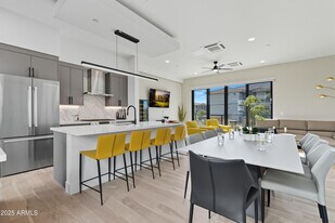 1501 N Miller Rd in Scottsdale, AZ - Building Photo