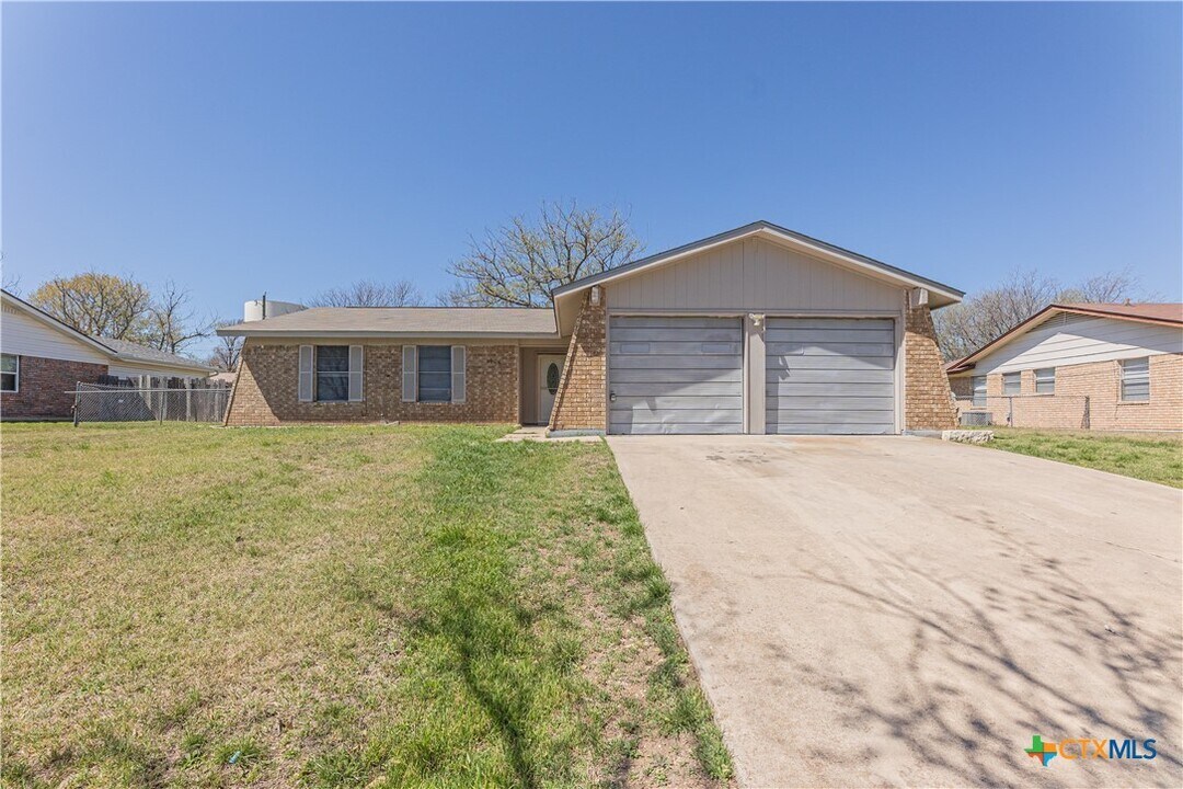 1805 N 38th St in Killeen, TX - Building Photo