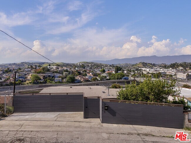 3741 Woolwine Dr in Los Angeles, CA - Building Photo - Building Photo