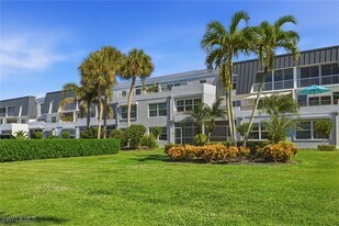 4200 Belair Ln in Naples, FL - Building Photo
