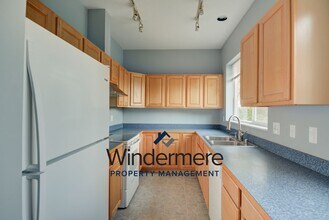2480 N Bluff Rd in Greenbank, WA - Building Photo - Building Photo
