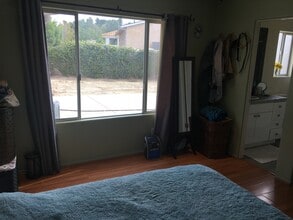 12766 Jolette Ave in Granada Hills, CA - Foto de edificio - Building Photo