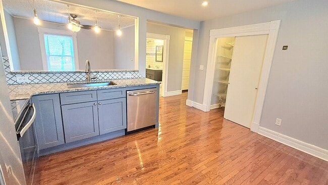 531 Berkshire Ave, Unit 3-Bedroom Apartment in Springfield, MA - Foto de edificio - Building Photo