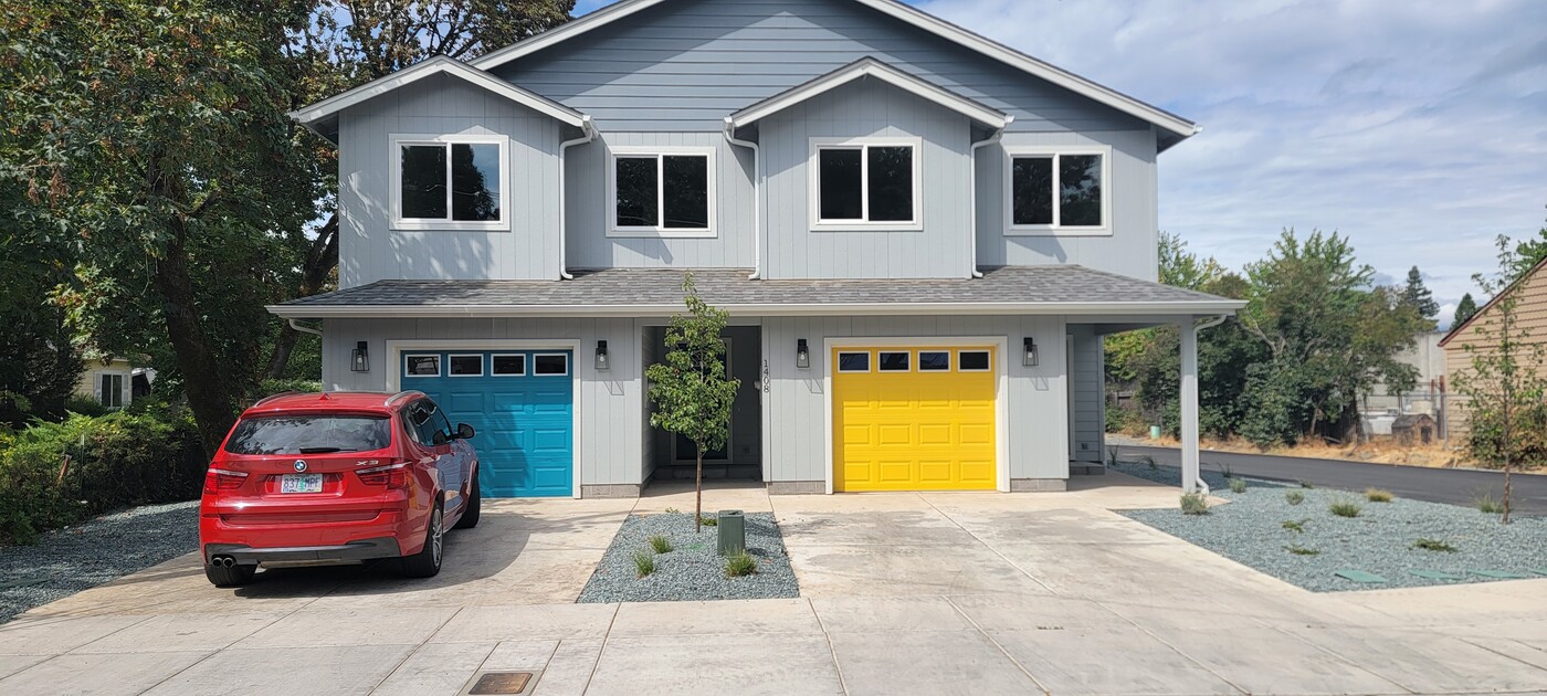 1408 Maple Ln in Grants Pass, OR - Building Photo