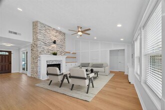 9906 Sageglow Dr in Houston, TX - Building Photo - Building Photo