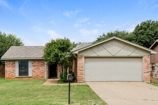 1812 Hunting Green Dr in Fort Worth, TX - Building Photo
