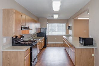 River Run Senior Apartments in Woodbridge, VA - Building Photo - Interior Photo