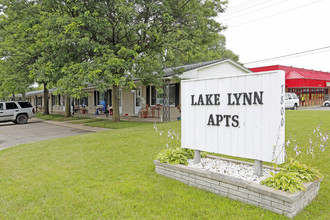 Lake Lynn Apartments in Waterford, MI - Foto de edificio - Building Photo