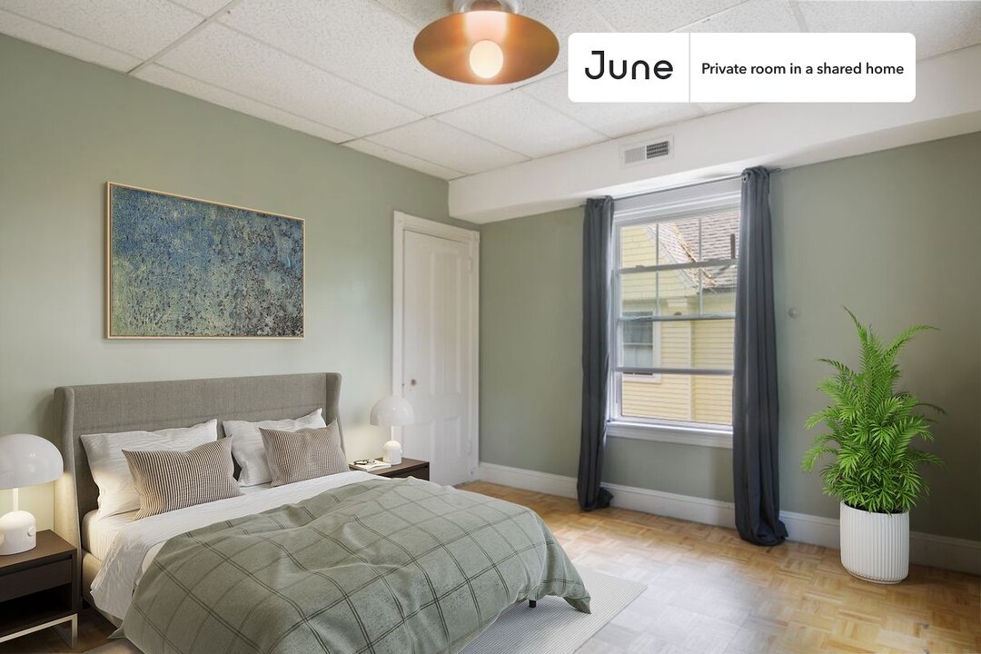 Private bedroom in 7 bed/2.5 bath Home in Boston, MA - Building Photo