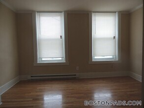 25 Division St, Unit 2 in Chelsea, MA - Foto de edificio - Building Photo