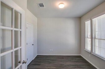 129 Goldfinch Dr in San Marcos, TX - Building Photo - Building Photo