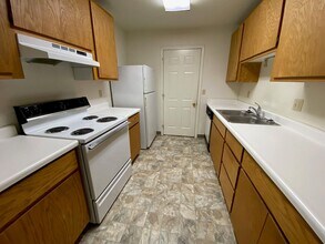 214-214 Sunny Ln in Sutherlin, OR - Building Photo - Building Photo