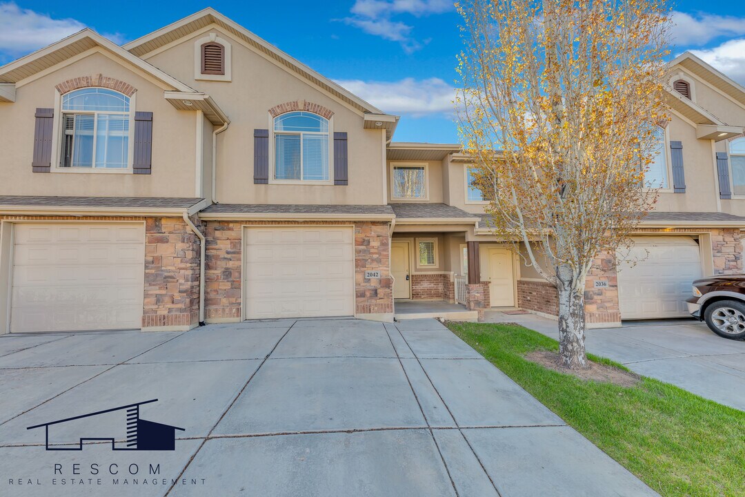 2042 Evans Cove Loop in Layton, UT - Building Photo