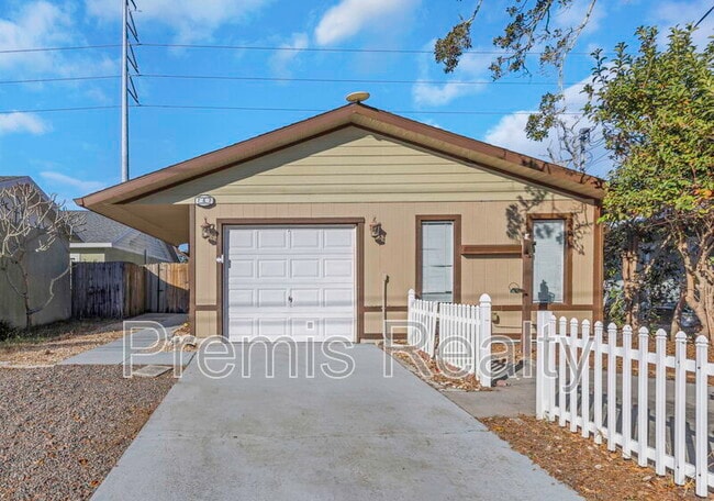 747 Brook St NE in Largo, FL - Building Photo - Building Photo