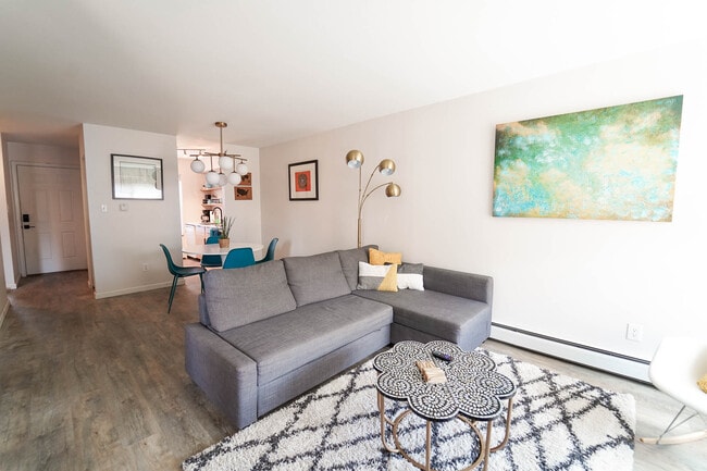 4535 North Carefree Circle, Unit A in Colorado Springs, CO - Foto de edificio - Building Photo