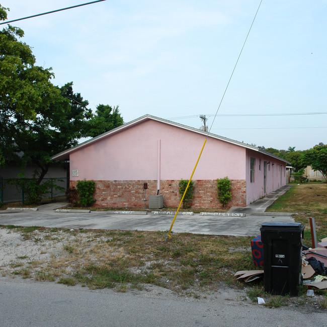 633-639 SW 3rd Ave in Fort Lauderdale, FL - Building Photo - Building Photo