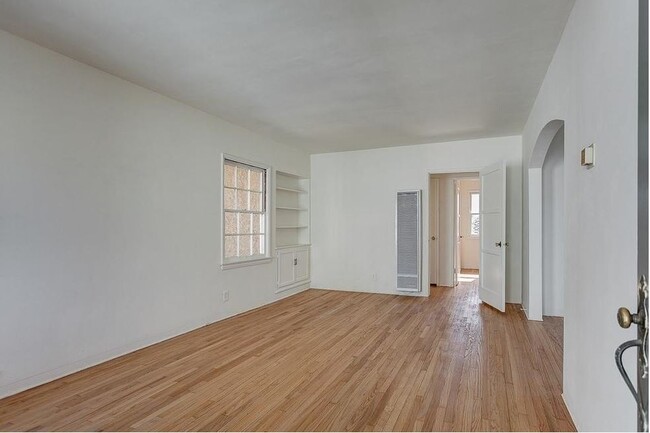 4557 Alumni Ave, Unit 1 in Los Angeles, CA - Foto de edificio - Building Photo