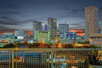 10 SW South River Dr, Unit 803 in Miami, FL - Building Photo - Building Photo