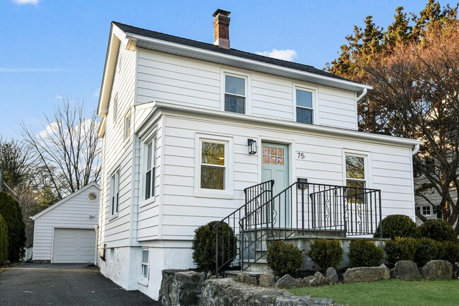 75 Murray Ave in Larchmont, NY - Foto de edificio - Building Photo