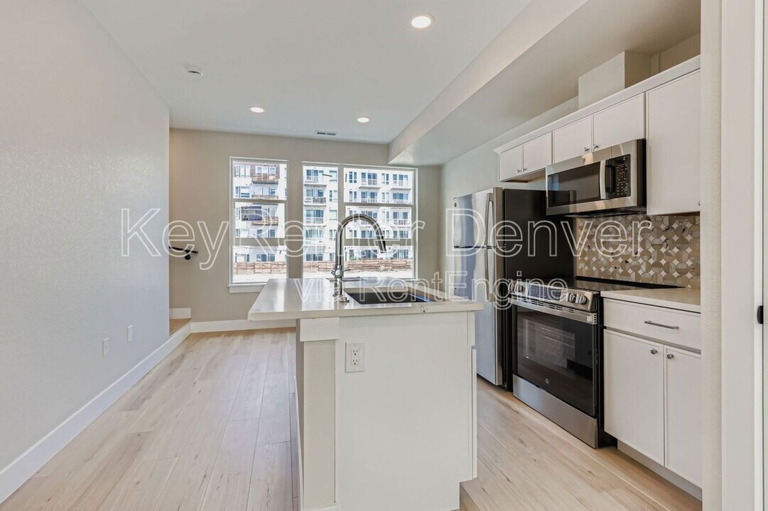 4100 E Warren Ave in Denver, CO - Building Photo