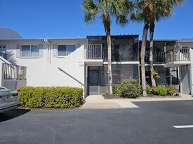 4069 Northlight Dr in Naples, FL - Building Photo