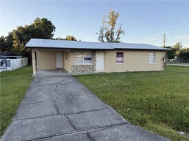 13401 Fourth St in Ft. Myers, FL - Building Photo